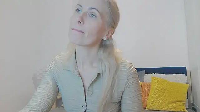 Snapshot of Lika_Soul chatting on October 14, 4:08 pm Lika Soul online show from October 14, 4:08 pm