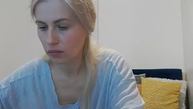 Snapshot of Lika_Soul chatting on November 21, 3:33 pm Lika Soul online show from November 21, 3:33 pm