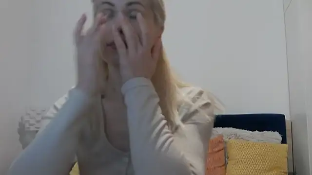 Snapshot of Lika_Soul chatting on November 28, 4:53 pm Lika Soul online show from November 28, 4:53 pm