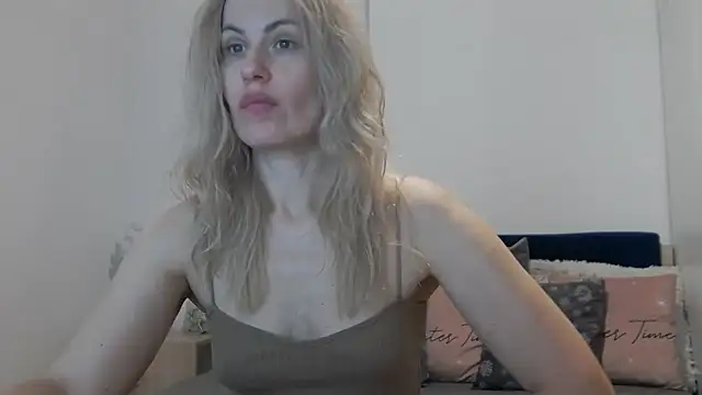 Snapshot of Lika_Soul chatting on December 20, 4:36 pm Lika Soul online show from December 20, 4:36 pm