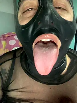 Snapshot of LupeLok chatting on September 13, 2:11 am LupeLok online show from September 13, 2:11 am