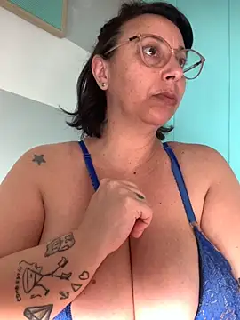 Snapshot of LupeLok chatting on September 17, 6:09 pm LupeLok online show from September 17, 6:09 pm