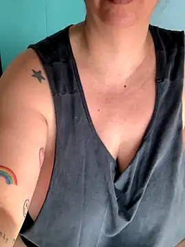 Snapshot of LupeLok chatting on September 18, 4:53 pm LupeLok online show from September 18, 4:53 pm