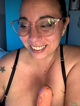 Snapshot of LupeLok chatting on September 19, 4:58 am LupeLok online show from September 19, 4:58 am