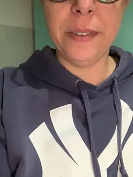 Snapshot of LupeLok chatting on October 8, 3:59 am LupeLok online show from October 8, 3:59 am