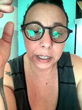 Snapshot of LupeLok chatting on October 8, 7:00 pm LupeLok online show from October 8, 7:00 pm