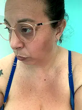 Snapshot of LupeLok chatting on October 10, 4:50 pm LupeLok online show from October 10, 4:50 pm