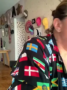 Snapshot of LupeLok chatting on October 21, 4:30 pm LupeLok online show from October 21, 4:30 pm