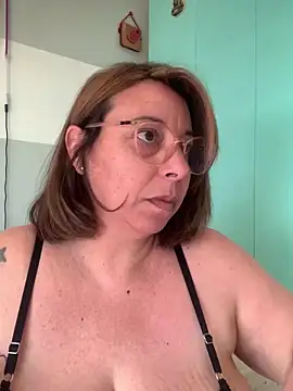 Snapshot of LupeLok chatting on October 28, 4:53 pm LupeLok online show from October 28, 4:53 pm