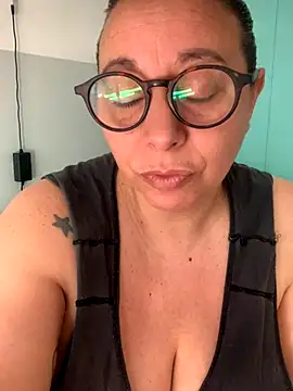 Snapshot of LupeLok chatting on November 3, 3:13 pm LupeLok online show from November 3, 3:13 pm