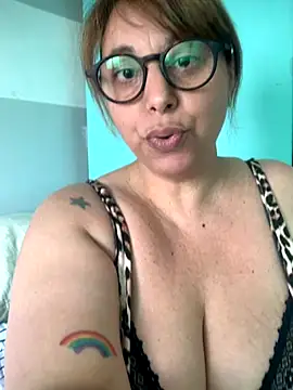 Snapshot of LupeLok chatting on November 4, 5:12 pm LupeLok online show from November 4, 5:12 pm