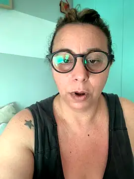 Snapshot of LupeLok chatting on November 9, 6:50 pm LupeLok online show from November 9, 6:50 pm