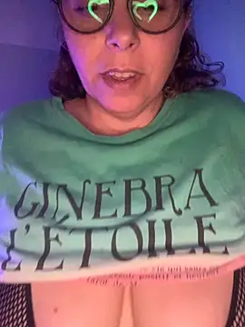 Snapshot of LupeLok chatting on November 22, 1:59 am LupeLok online show from November 22, 1:59 am