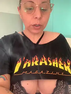 Snapshot of LupeLok chatting on November 23, 8:08 pm LupeLok online show from November 23, 8:08 pm