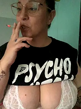 Snapshot of LupeLok chatting on November 27, 6:10 pm LupeLok online show from November 27, 6:10 pm