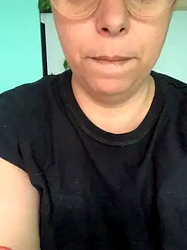 Snapshot of LupeLok chatting on November 29, 5:16 pm LupeLok online show from November 29, 5:16 pm