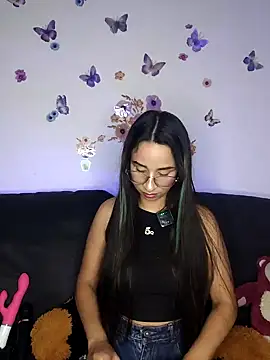 Snapshot of issis22 chatting on January 14, 2:50 am issis22 online show from January 14, 2:50 am