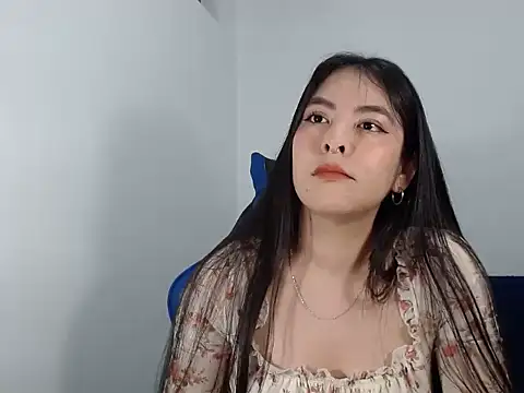 Snapshot of EloiseJun chatting on November 12, 4:46 am EloiseJun online show from November 12, 4:46 am