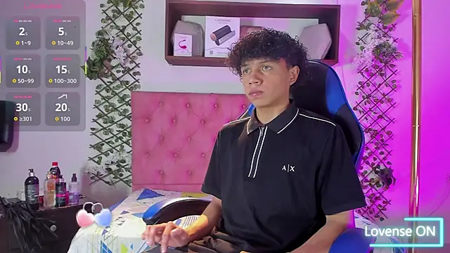 Snapshot of _taylor_black chatting on February 7, 9:18 pm taylor black online show from February 7, 9:18 pm