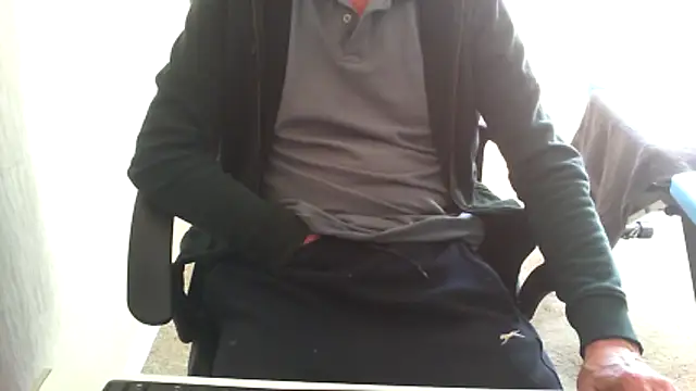 Snapshot of rogpb chatting on April 24, 2:19 pm rogpb online show from April 24, 2:19 pm