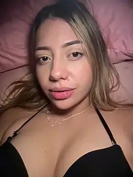 Snapshot of MissCat_ chatting on December 21, 3:02 am MissCat online show from December 21, 3:02 am