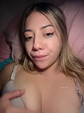 Snapshot of MissCat_ chatting on December 22, 2:52 am MissCat online show from December 22, 2:52 am