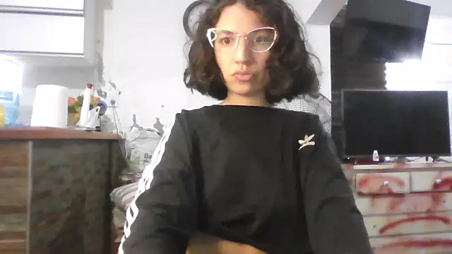 Snapshot of loliporomero chatting on November 5, 1:05 am loliporomero online show from November 5, 1:05 am