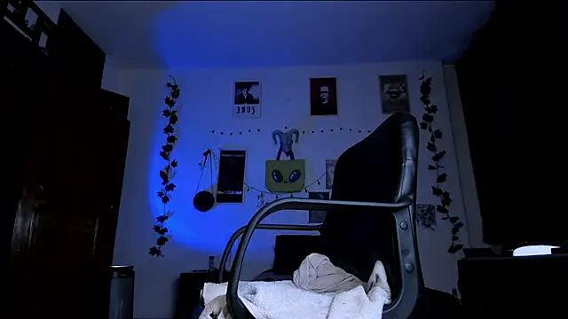 kattusauruss online show from February 12, 11:44 pm