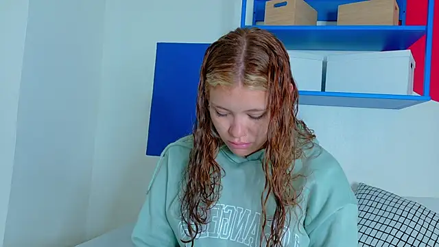 Snapshot of BelaMiller_ chatting on September 16, 11:33 am BelaMiller online show from September 16, 11:33 am