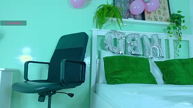 Snapshot of BelaMiller_ chatting on October 3, 11:51 am BelaMiller online show from October 3, 11:51 am