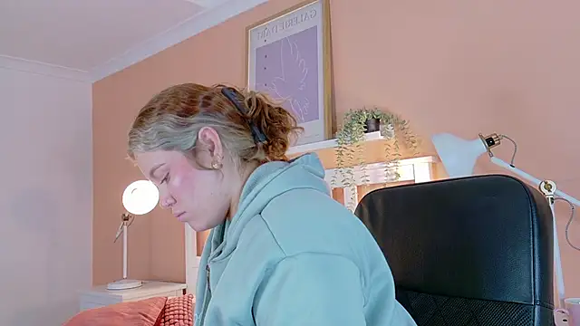 Snapshot of BelaMiller_ chatting on October 6, 11:40 am BelaMiller online show from October 6, 11:40 am