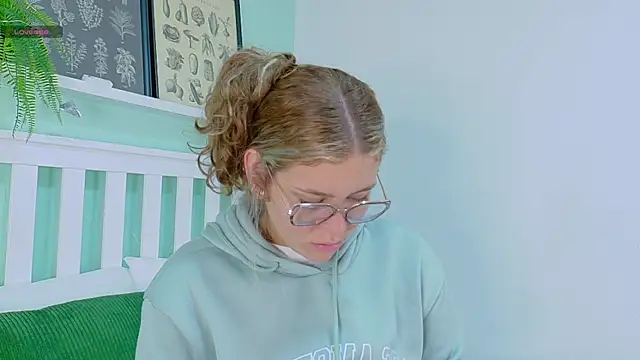 Snapshot of BelaMiller_ chatting on October 7, 11:51 am BelaMiller online show from October 7, 11:51 am