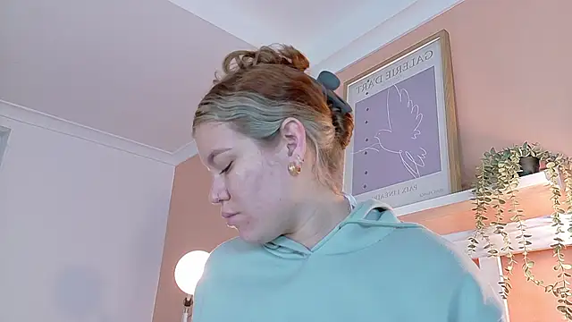 Snapshot of BelaMiller_ chatting on October 8, 11:41 am BelaMiller online show from October 8, 11:41 am