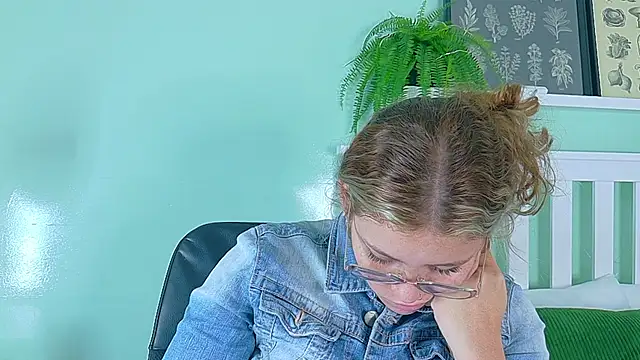 Snapshot of BelaMiller_ chatting on October 9, 11:41 am BelaMiller online show from October 9, 11:41 am