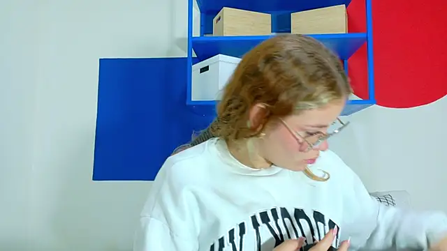 Snapshot of BelaMiller_ chatting on October 13, 11:54 am BelaMiller online show from October 13, 11:54 am