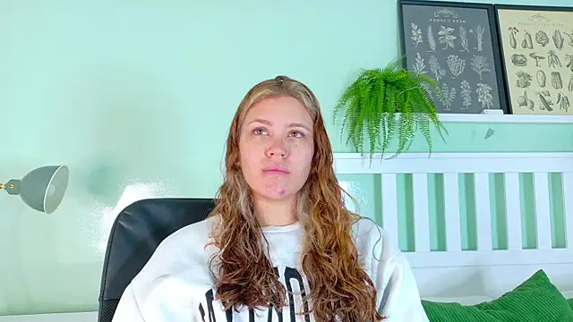 Snapshot of BelaMiller_ chatting on October 20, 11:43 am BelaMiller online show from October 20, 11:43 am