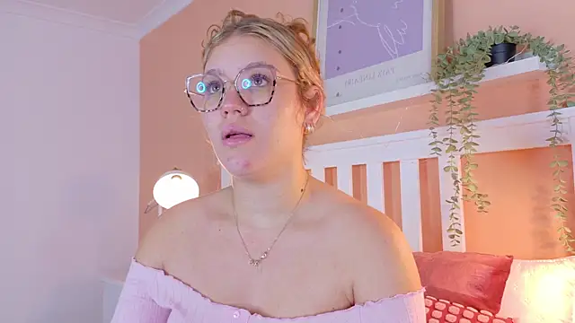 Snapshot of BelaMiller_ chatting on October 21, 11:33 am BelaMiller online show from October 21, 11:33 am