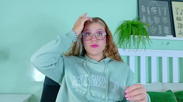 Snapshot of BelaMiller_ chatting on October 22, 11:54 am BelaMiller online show from October 22, 11:54 am