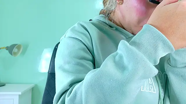 Snapshot of BelaMiller_ chatting on October 25, 11:51 am BelaMiller online show from October 25, 11:51 am