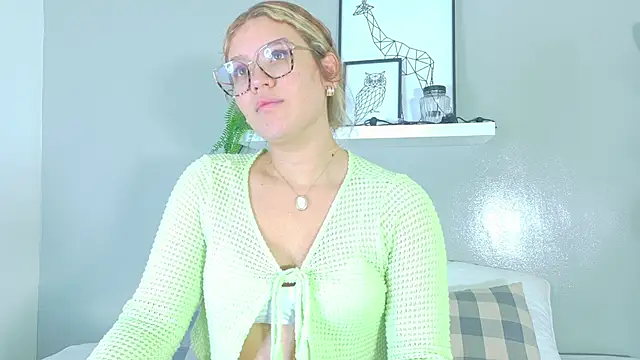 Snapshot of BelaMiller_ chatting on November 5, 11:43 am BelaMiller online show from November 5, 11:43 am