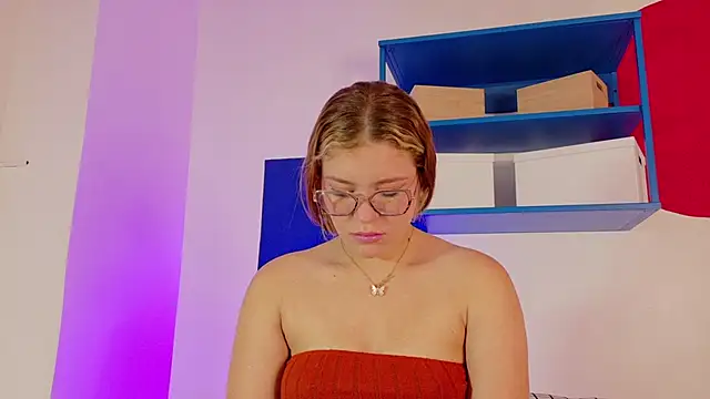 Snapshot of BelaMiller_ chatting on November 18, 11:47 am BelaMiller online show from November 18, 11:47 am