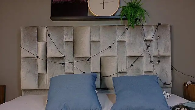 TiffValentinee  online show from November 10, 8:08 pm