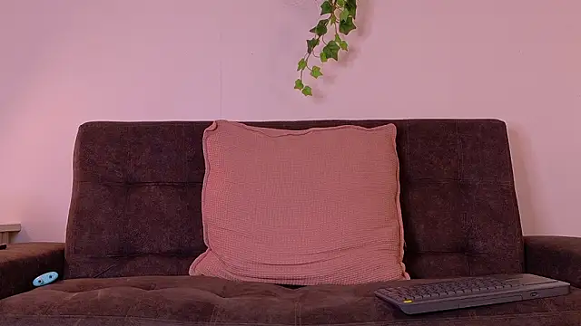 TiffValentinee  online show from March 10, 8:14 pm