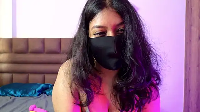 Snapshot of Gulaboo100 chatting on November 13, 6:45 am Gulaboo100 online show from November 13, 6:45 am