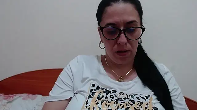 jollene online show from May 5, 11:51 am