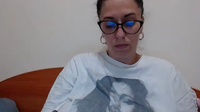 jollene online show from June 7, 1:37 pm