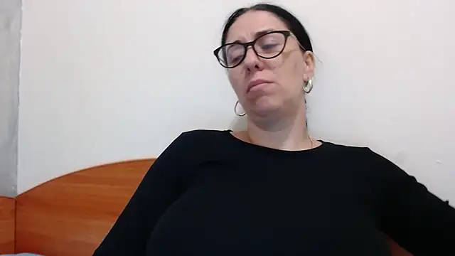 jollene online show from July 12, 11:01 am
