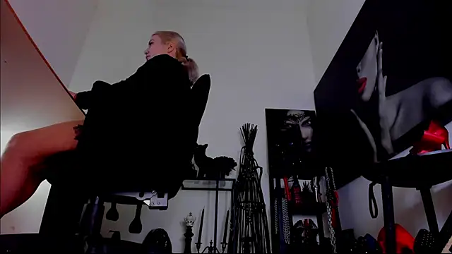 demisweet online show from February 15, 6:43 am