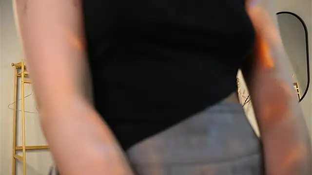 MoiraEger online show from December 5, 4:47 pm