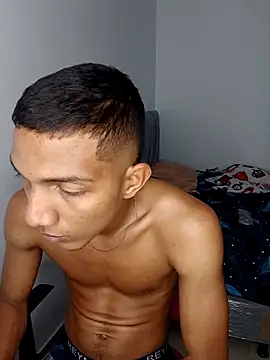 Snapshot of miguelmarcus chatting on April 8, 8:31 pm miguelmarcus online show from April 8, 8:31 pm